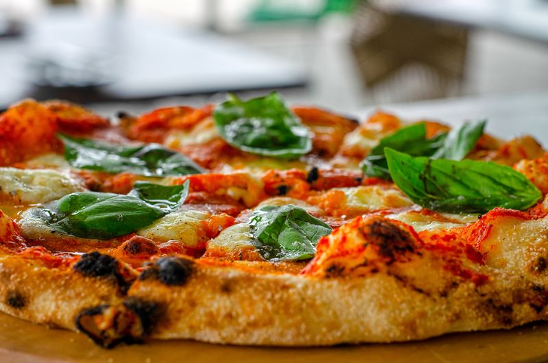 pizza luce Margherita Classic artisan pizza